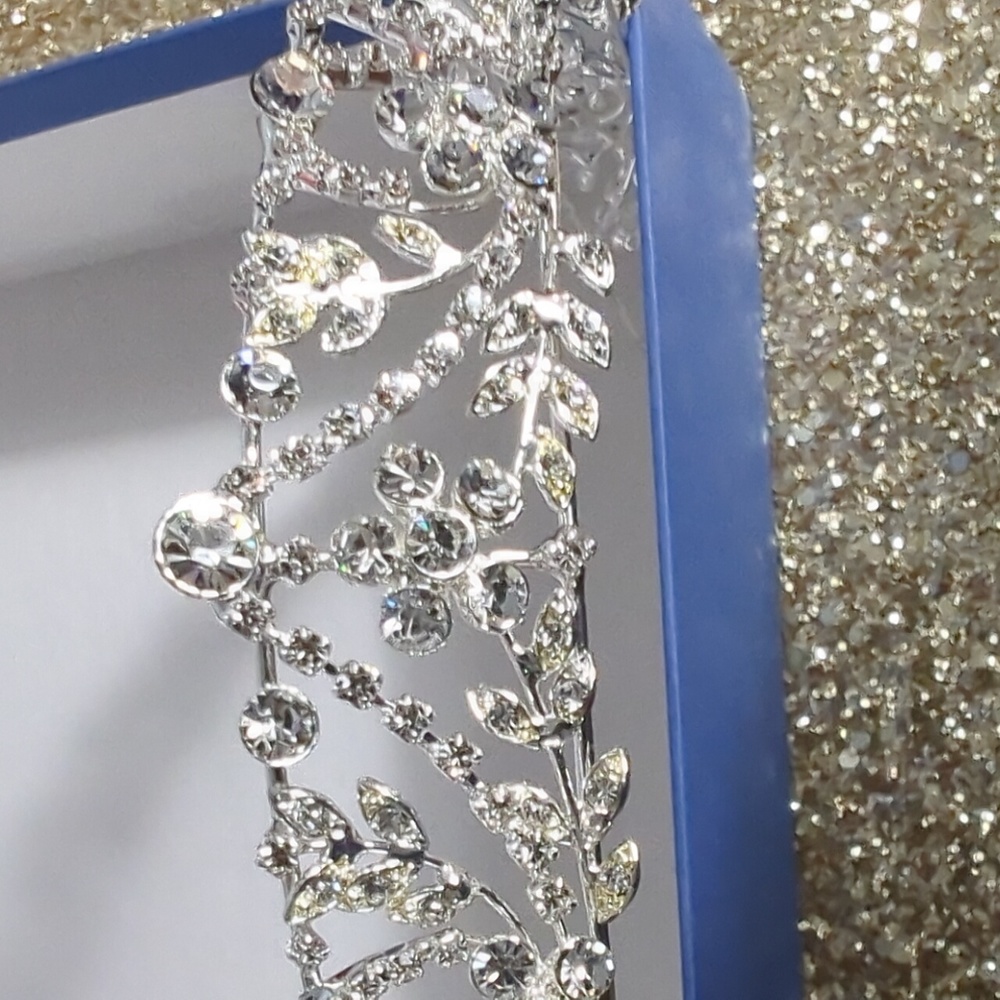 Bel Aire Bride Tiara Crown - Picture 2 of 4